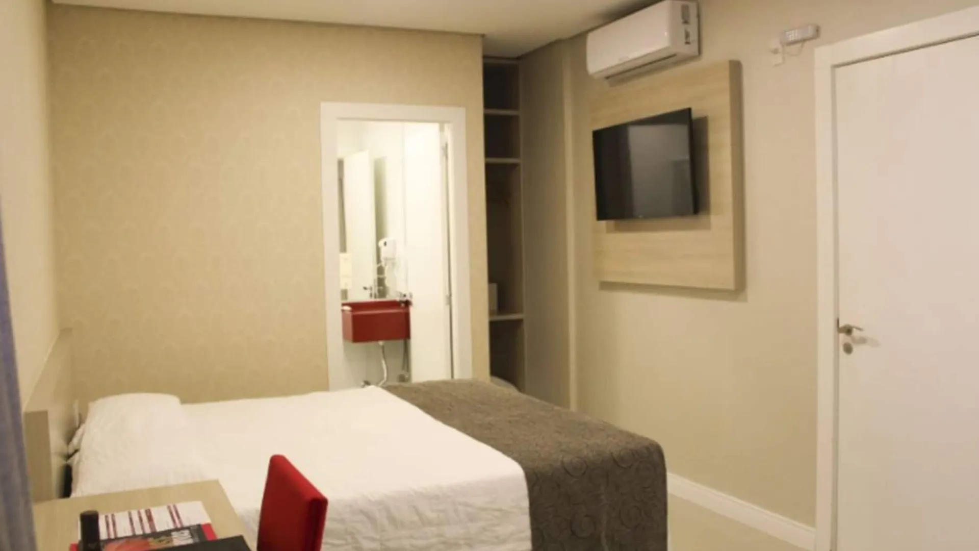 Holiday & Business Hotel - Em Frente Ao Centro De Eventos E Arena Conda Chapeco