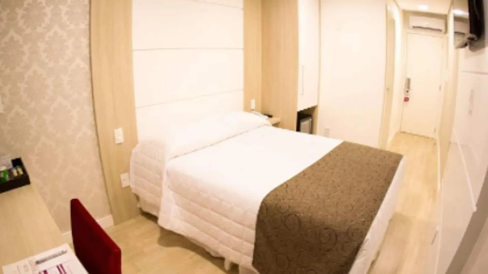 Holiday & Business Hotel - Em Frente Ao Centro De Eventos E Arena Conda Chapeco