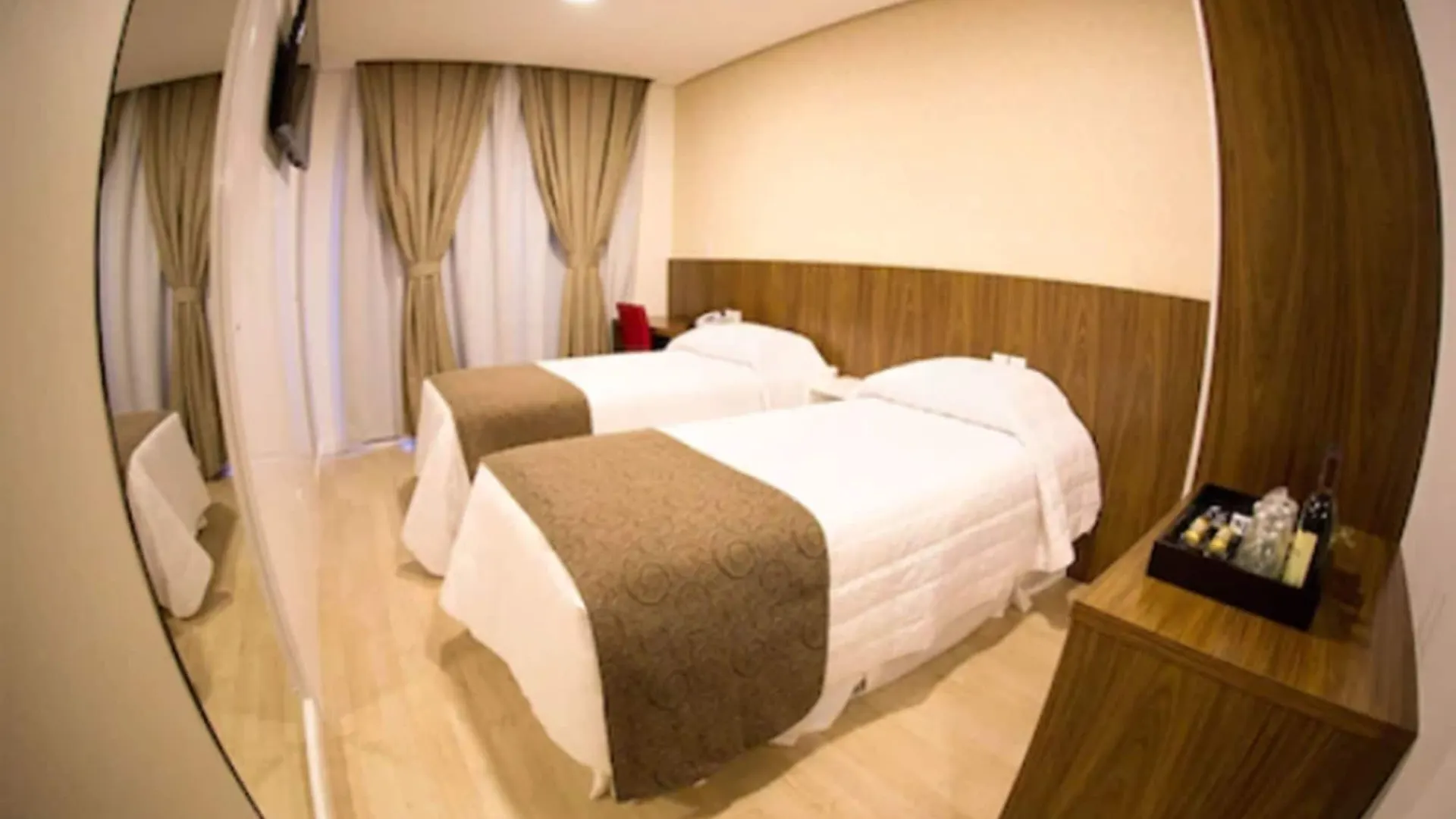 Holiday & Business Hotel - Em Frente Ao Centro De Eventos E Arena Conda Chapeco