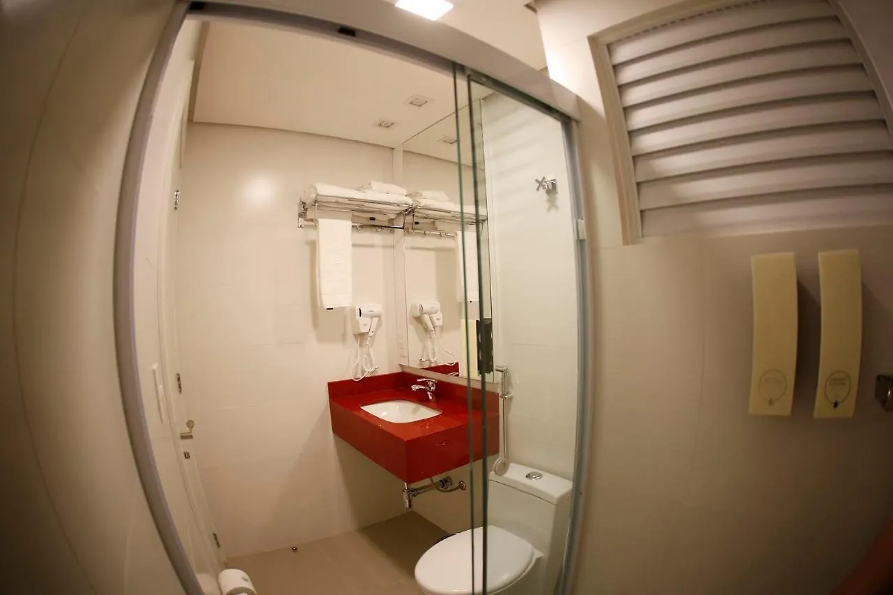 Holiday & Business Hotel - Em Frente Ao Centro De Eventos E Arena Conda Chapeco 4*,