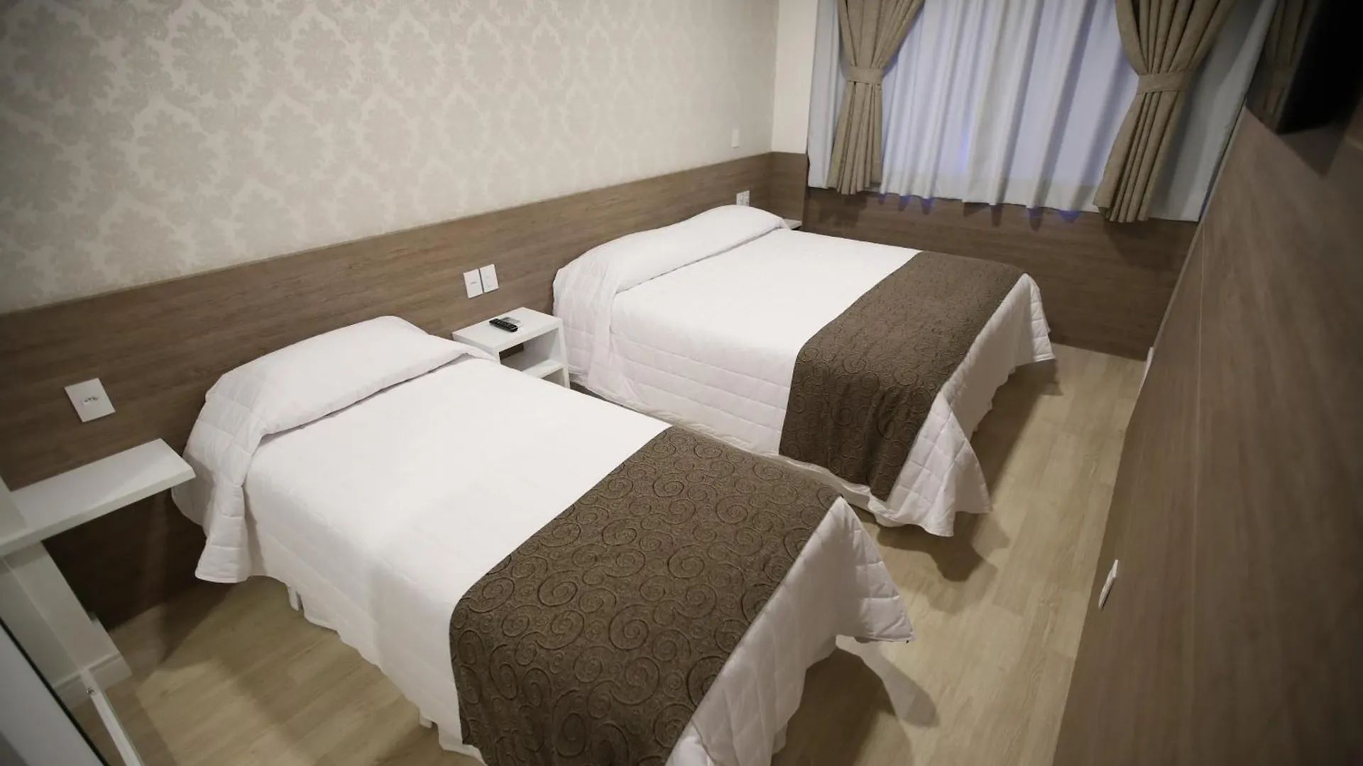 Holiday & Business Hotel - Em Frente Ao Centro De Eventos E Arena Conda Chapeco Brazil