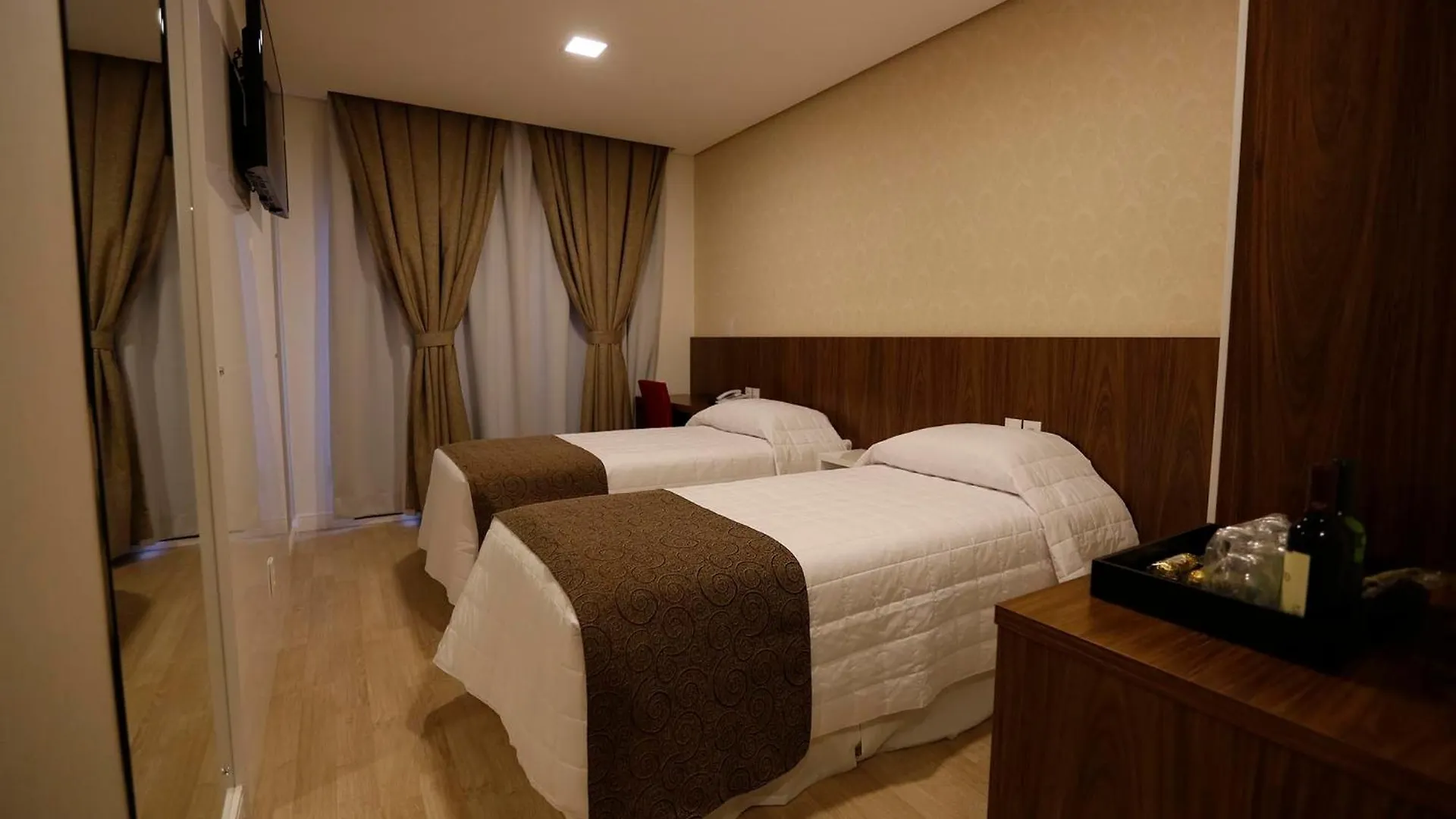 Holiday & Business Hotel - Em Frente Ao Centro De Eventos E Arena Conda Chapeco Brazil