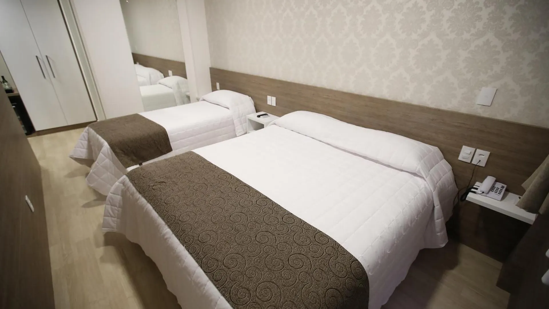 Holiday & Business Hotel - Em Frente Ao Centro De Eventos E Arena Conda Chapeco