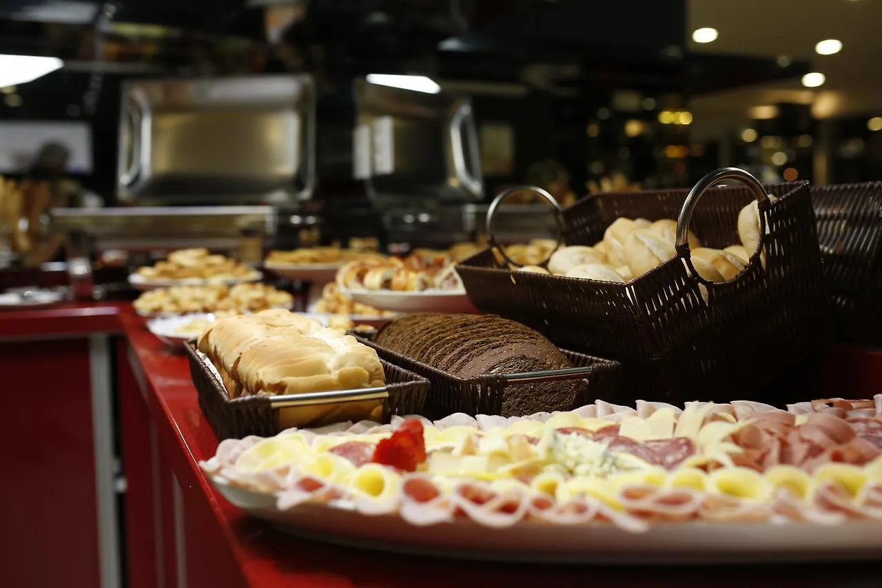 Holiday & Business Hotel - Em Frente Ao Centro De Eventos E Arena Conda Chapeco