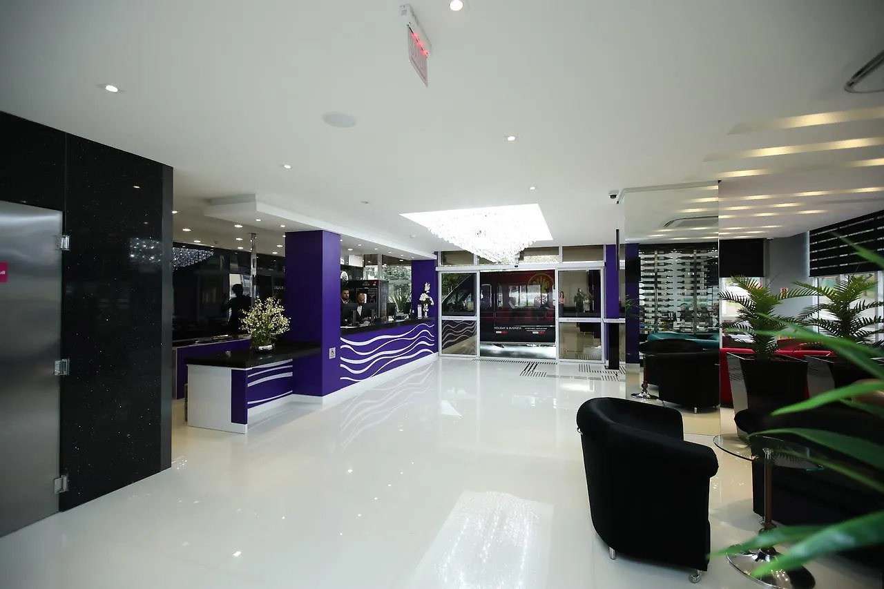 Holiday & Business Hotel - Em Frente Ao Centro De Eventos E Arena Conda Chapeco