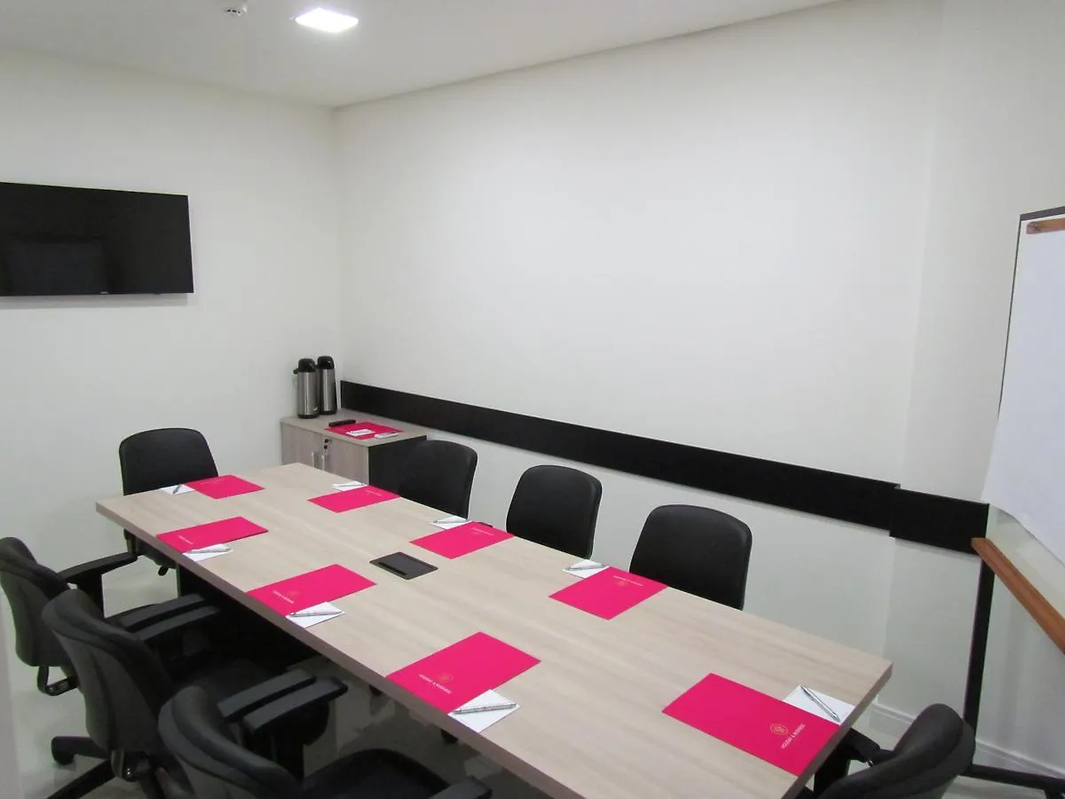 Holiday & Business Hotel - Em Frente Ao Centro De Eventos E Arena Conda Chapeco