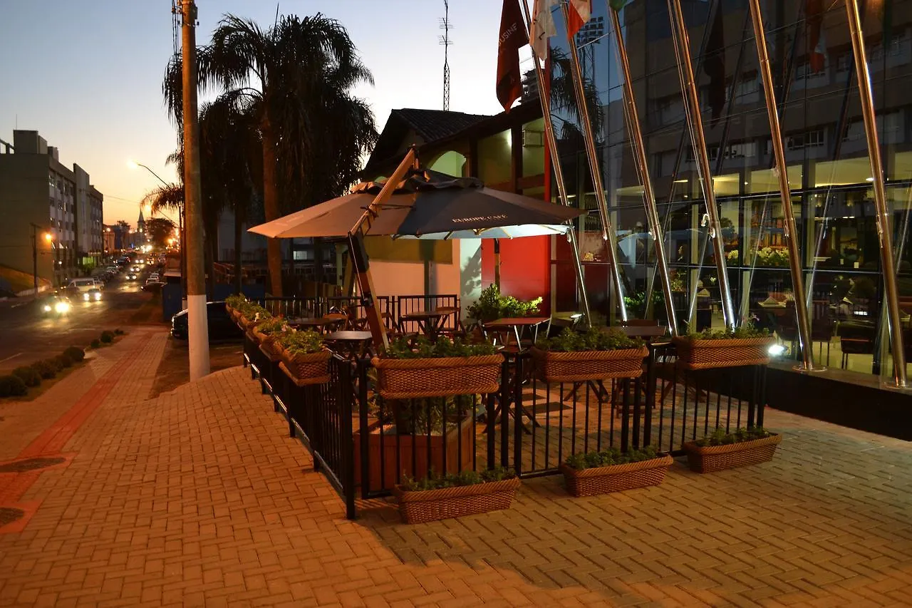 Holiday & Business Hotel - Em Frente Ao Centro De Eventos E Arena Conda Chapeco 4*,